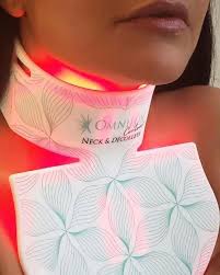 OMNILUX NECK and DÉCOLLETÉ